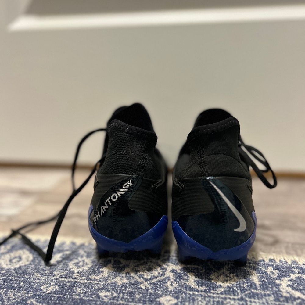 Nike Phantom Soccer Cleats